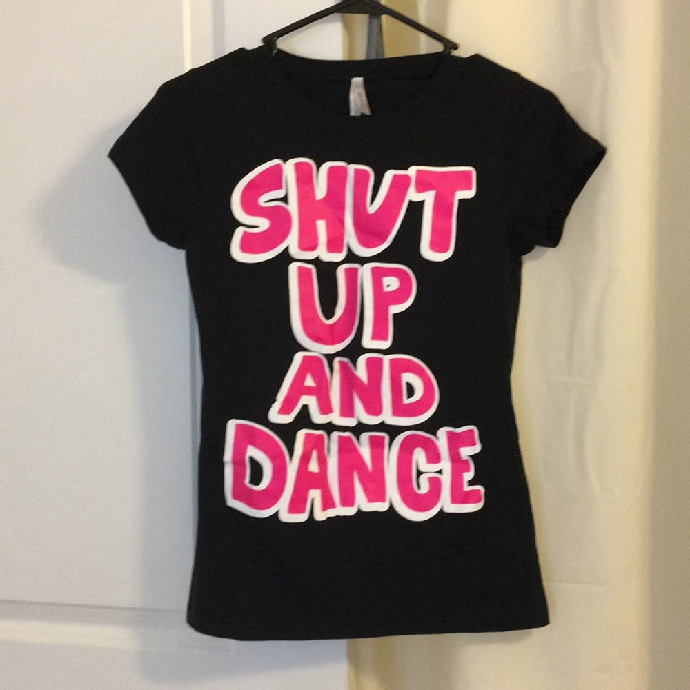 Black status tee